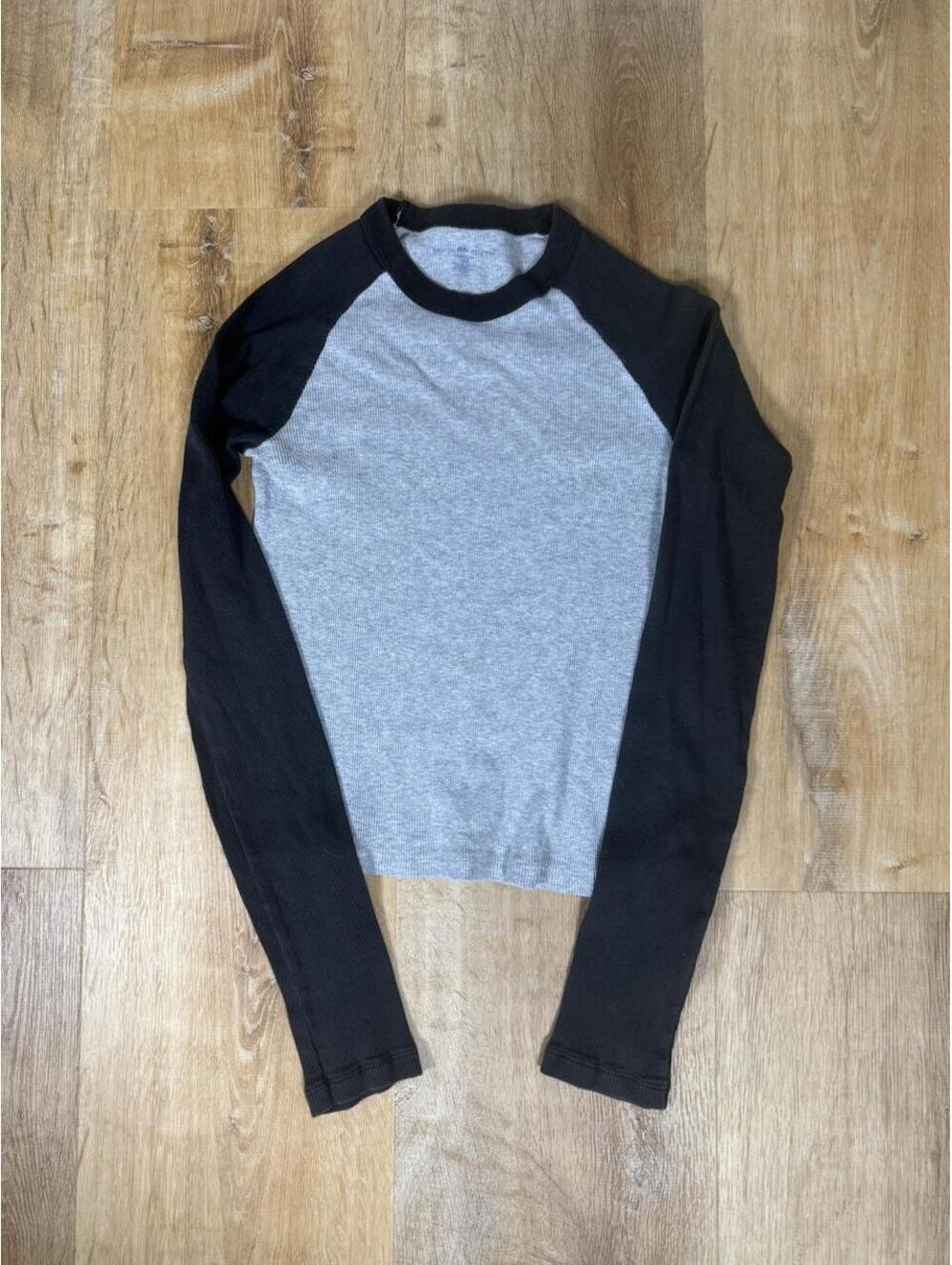 Grey & Black Long-Sleeve Waffle Shirt – Fits S